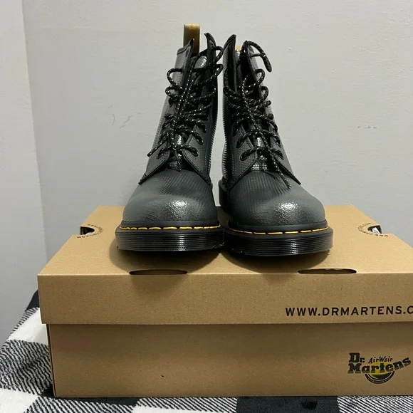 Dr Martens VEGAN 1460 METALLIC EMBOSS LACE UP BOOTS - NO BOX - Picture 11 of 11